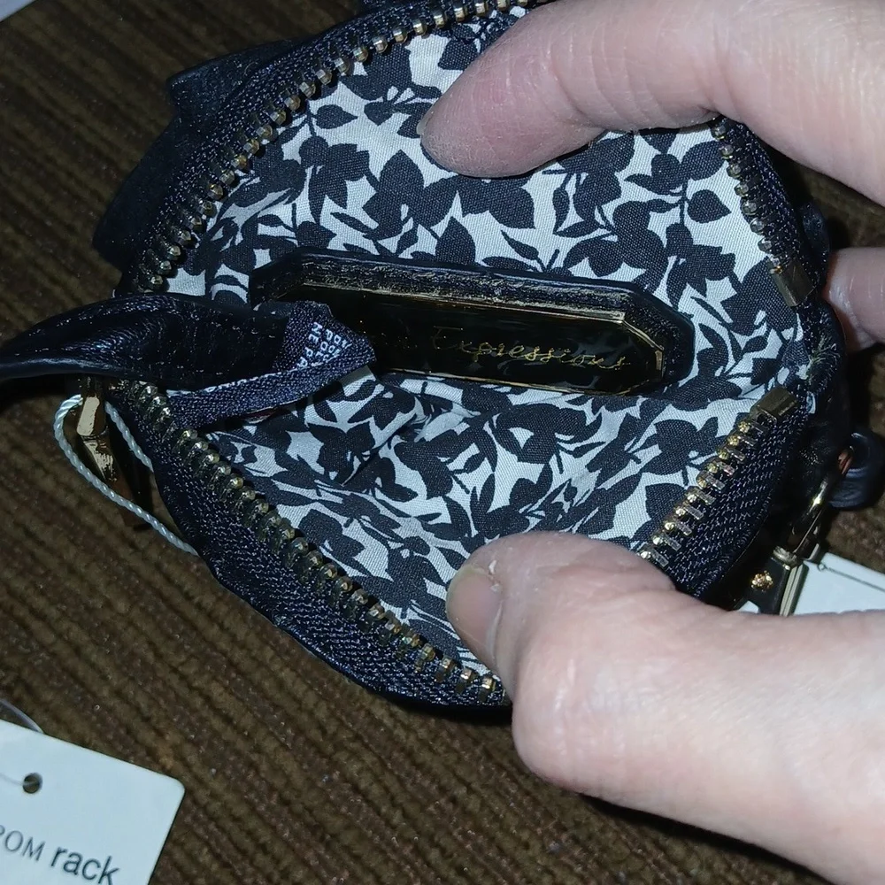 NWT Urban Expressions Rosette Leather-Look Change Purse ■ Black